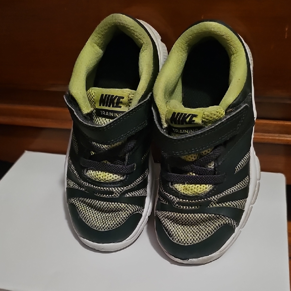 Nike Kids Green and Black Sneakers